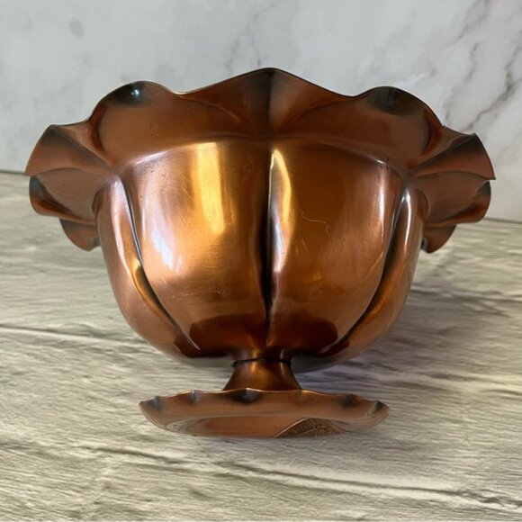 Vintage Gregorian Hand Hammered Copper Scalloped Edge Pedestal Bowl - Picture 4 of 15